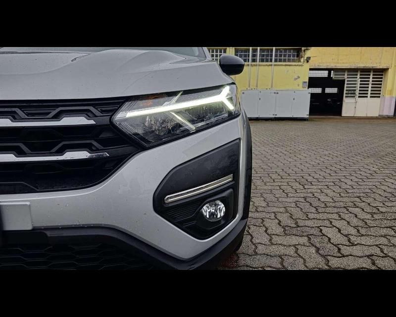 Usata Dacia Jogger Extreme 101 CV (74 kW) 2022 Grigio chiaro Monovolume