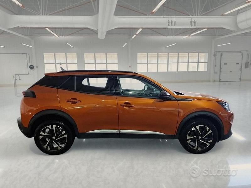 Usata Peugeot 2008 Allure 130 CV (95 kW) 2022 Arancione SUV
