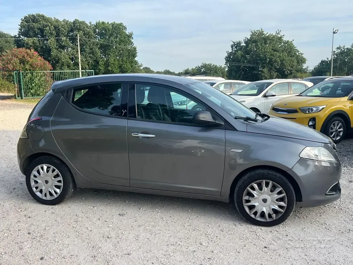 Usata Lancia Ypsilon Gold 95 CV (69 kW) 2014 Beige Utilitaria