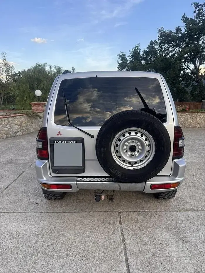 Usata Mitsubishi Pajero 115 CV (84 kW) 2002 Grigio SUV