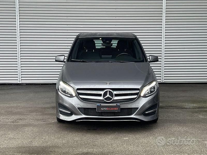 Usata Mercedes B180 Business 109 CV (80 kW) 2018 Grigio Monovolume
