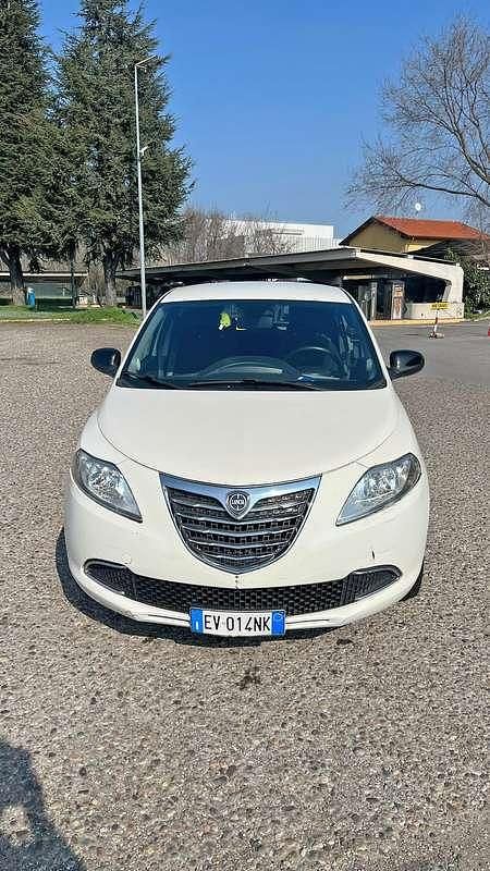 Usata Lancia Ypsilon Gold 69 CV (50 kW) 2014 Bianco Utilitaria
