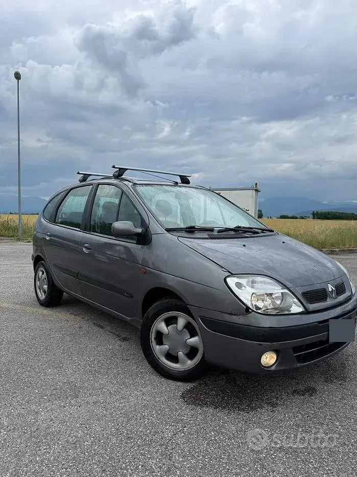 Usata Renault Scénic 107 CV (78 kW) 2003 Monovolume