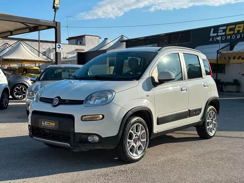 Usata Fiat Panda 4x4 S 75 CV (55 kW) 2014 Bianco Utilitaria