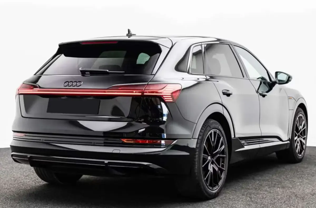 Usata Audi e-tron S-Line 158 kW (215 CV) 2023 Nero SUV