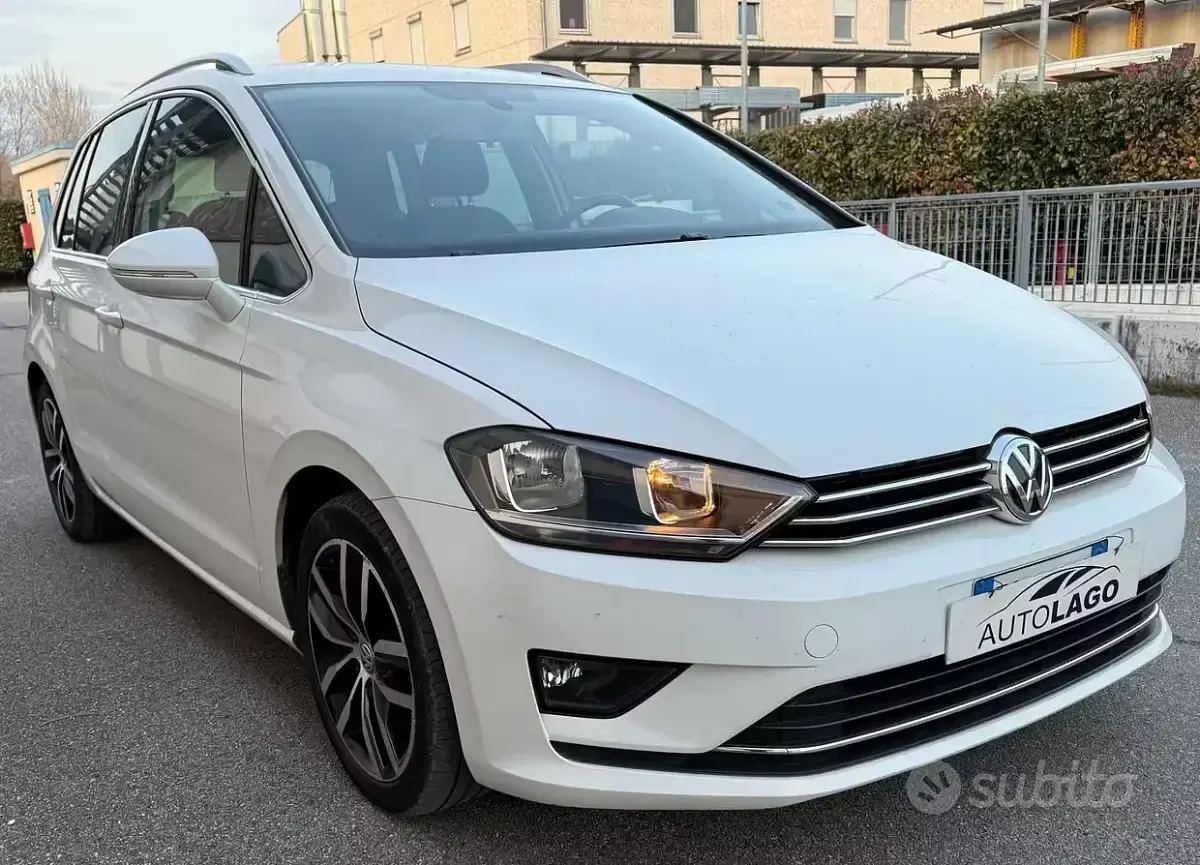 Usata VW Golf Sportsvan Highline 110 CV (80 kW) 2015 Bianco Monovolume