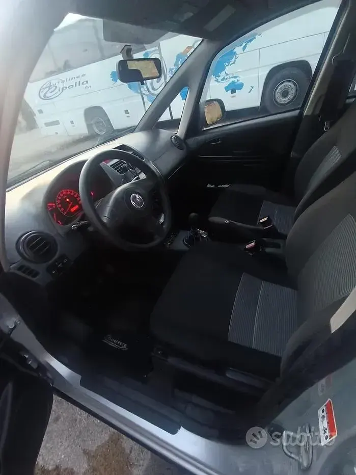 Usata Fiat Sedici 120 CV (88 kW) 2007 Grigio SUV