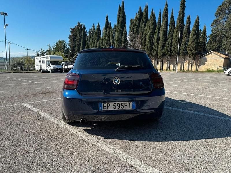Usata BMW 118 Sport Line 143 CV (105 kW) 2012 Blu Utilitaria