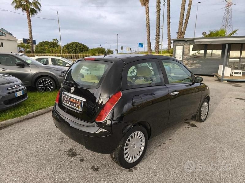 Usata Lancia Ypsilon 70 CV (51 kW) 2006 Nero Utilitaria
