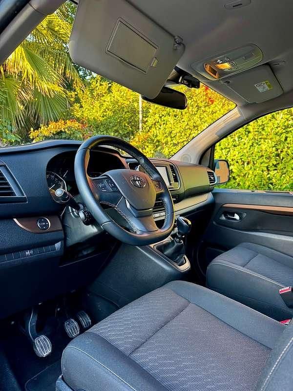 Grigio Usata 2022 Toyota Proace Monovolume | 29.000 € (Molto cara) - Immagine 1/4
