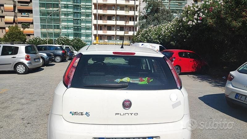 Usata Fiat Grande Punto 77 CV (56 kW) 2013 Bianco Utilitaria