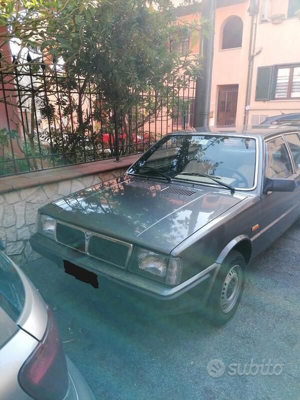 Usata Lancia Prisma 78 CV (57 kW) 1986 Grigio Berlina