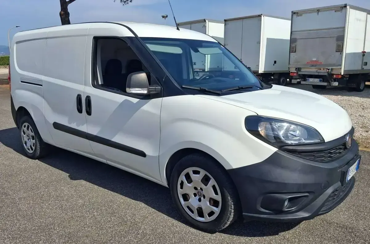 Usata Fiat Doblò S 105 CV (77 kW) 2021 Bianco Monovolume