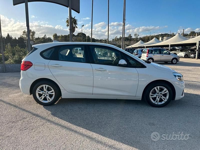 Usata BMW 216 Active Tourer Luxury Line 116 CV (85 kW) 2015 Bianco Monovolume