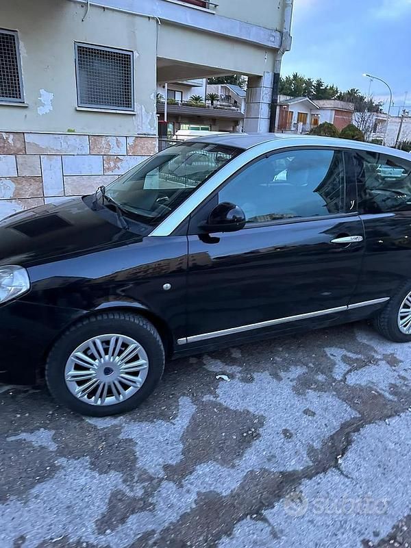 Usata Lancia Ypsilon 69 CV (50 kW) 2006 Nero Utilitaria
