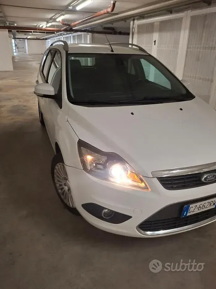 Usata Ford Focus 109 CV (80 kW) 2009 Bianco Station wagon