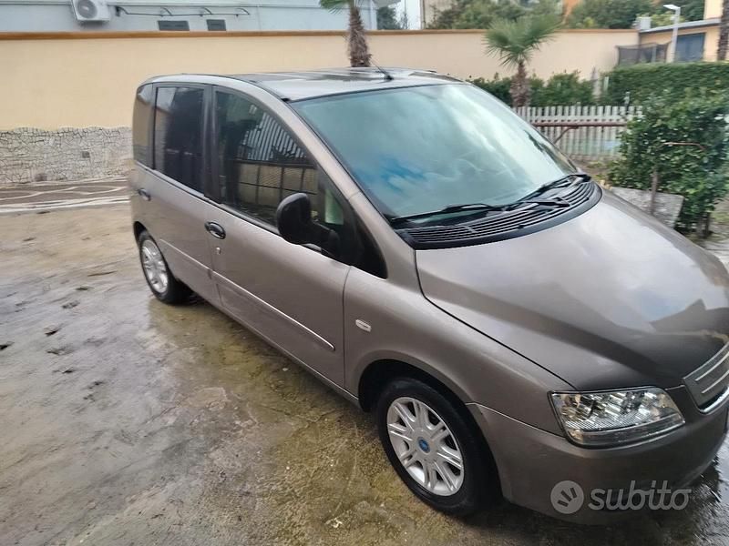 Grigio Usata 2006 Fiat Multipla Monovolume | 1700 € (Buon prezzo) - Immagine 1/4