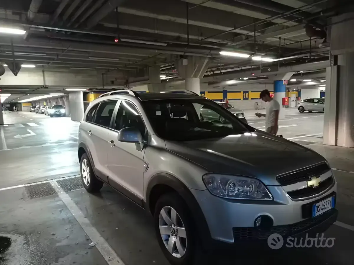 Usata Chevrolet Captiva 127 CV (93 kW) 2008 Grigio SUV