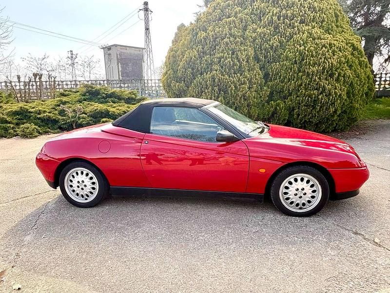 Usata Alfa Romeo Spider 150 CV (110 kW) 1996 Rosso Cabrio