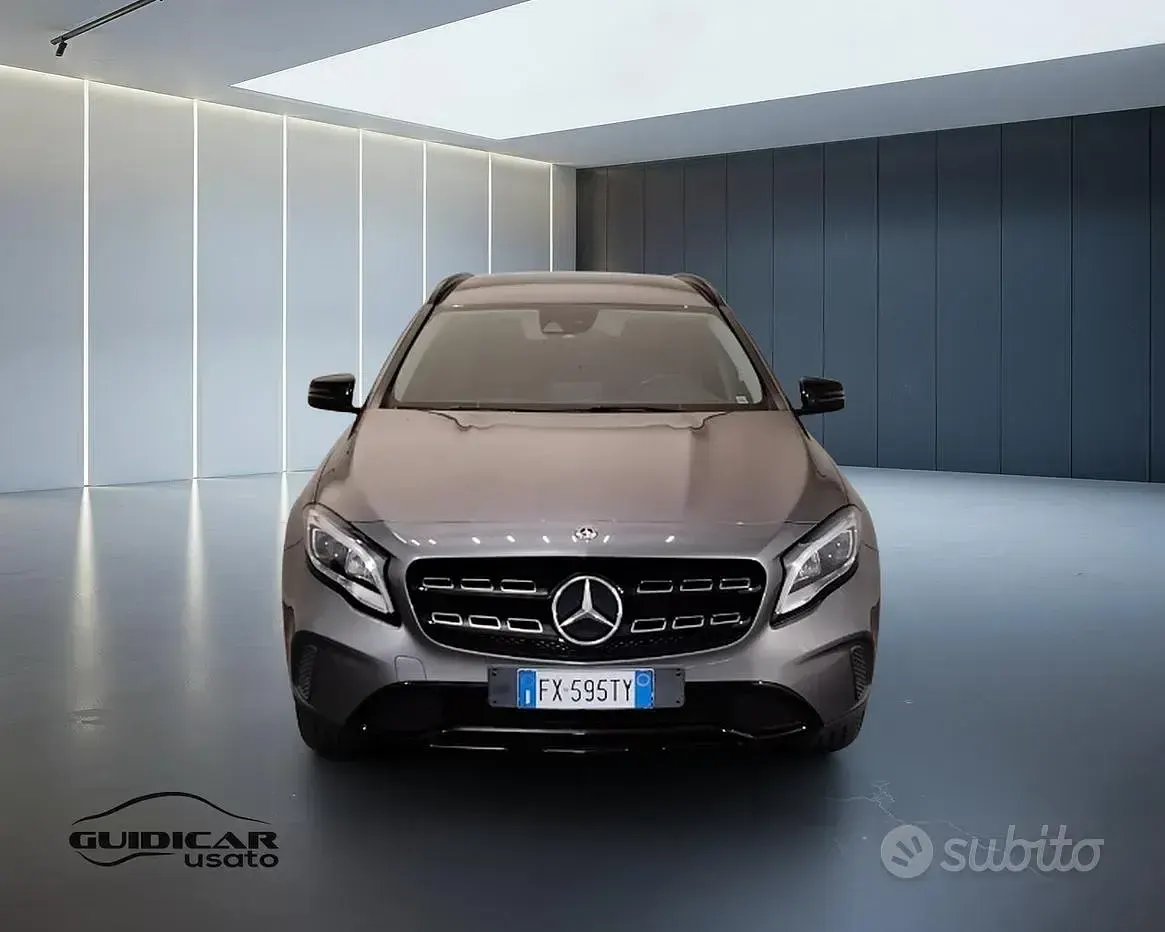 Usata Mercedes GLA200 136 CV (100 kW) 2019 Grigio SUV