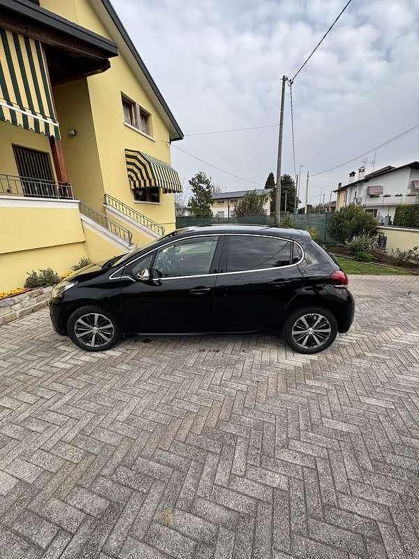 Usata Peugeot 208 Allure 110 CV (80 kW) 2017 Utilitaria