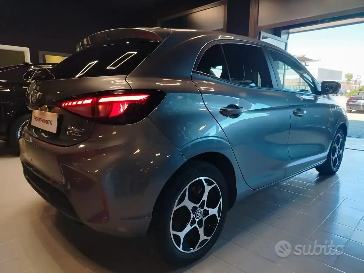 Nuova MG MG3 Luxury 194 CV (142 kW) 2025 Grigio scuro Utilitaria