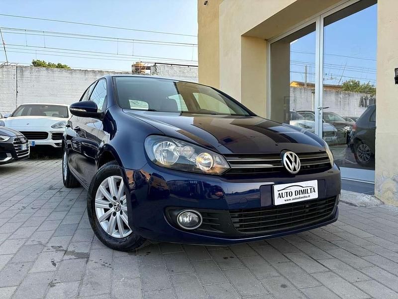 Blu/azzurro Usata 2012 VW Golf VI Comfortline Tre volumi | 9200 € (Buon prezzo) - Immagine 1/4
