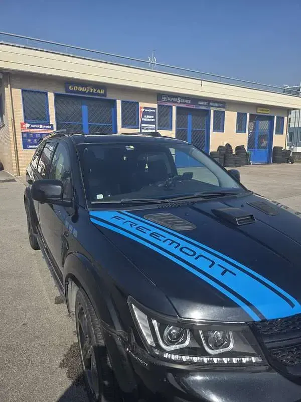 Usata Fiat Freemont Cross 170 CV (125 kW) 2014 Nero SUV