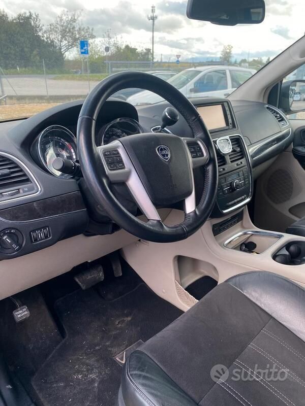 Usata Lancia Voyager 177 CV (130 kW) 2015 Nero Monovolume