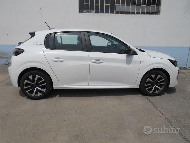 Nuova Peugeot 208 Style 2025 Bianco Utilitaria