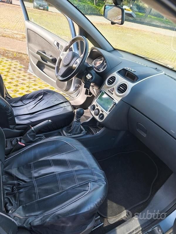 Usata Opel Corsa 2007 Grigio Berlina