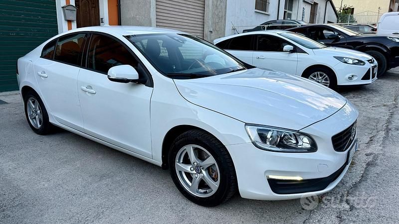 Usata Volvo S60 Business Edition 120 CV (88 kW) 2018 Bianco Berlina