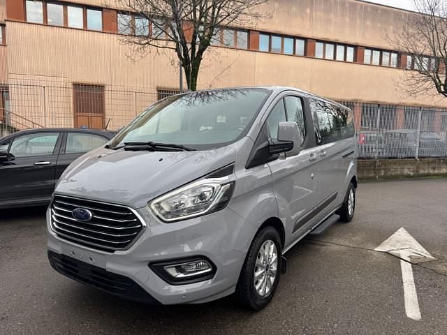 Grigio metallizzato Usata 2023 Ford Tourneo Custom Titanium Furgone | 27.900 € (Super prezzo) - Immagine 1/4