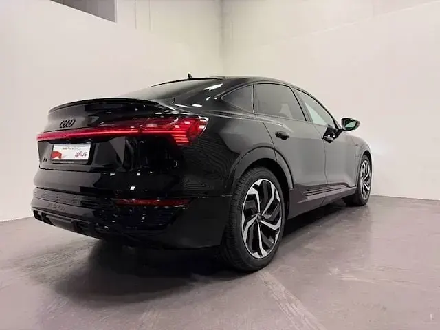 Usata Audi Q8 Sportback e-tron S-Line 300 kW (408 CV) 2024 Nero SUV