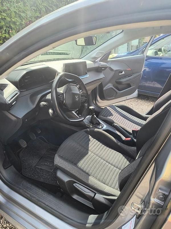 Usata Peugeot 208 102 CV (75 kW) 2021 Grigio Utilitaria