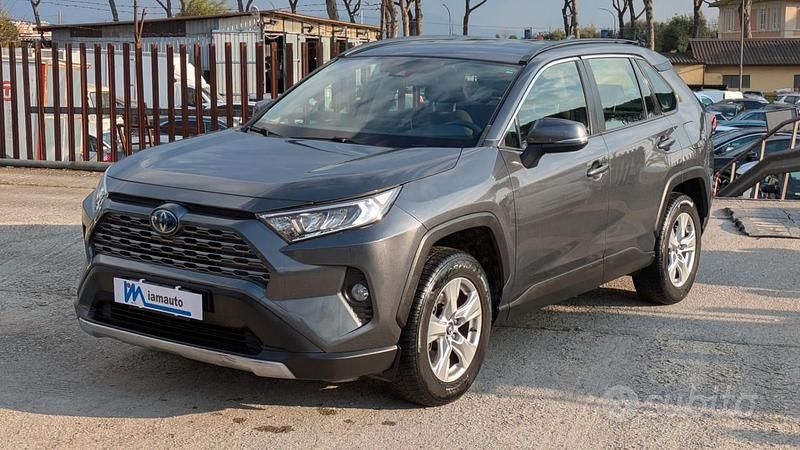 Usata Toyota RAV4 Hybrid 222 CV (163 kW) 2020 Grigio SUV