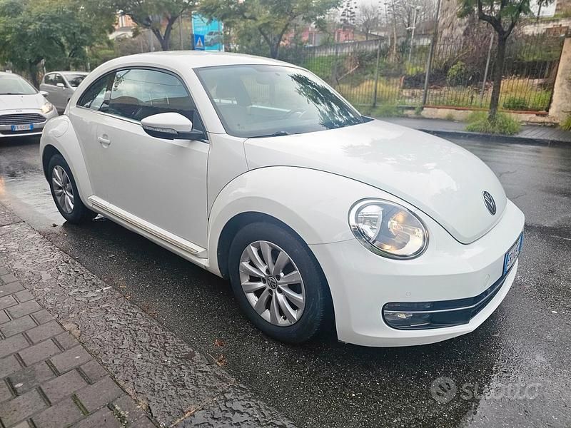 Bianco Usata 2013 VW Maggiolino Design Tre volumi | 9900 € (Buon prezzo) - Immagine 1/4