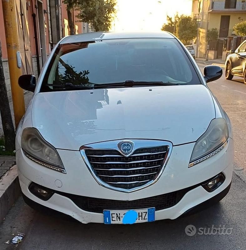 Usata Lancia Delta 120 CV (88 kW) 2012 Bianco Utilitaria