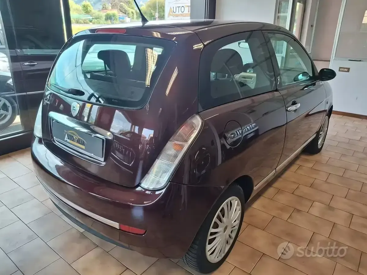 Usata Lancia Ypsilon 60 CV (44 kW) 2007 Viola Utilitaria