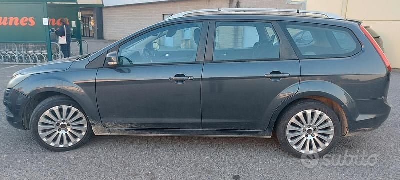 Usata Ford Focus 90 CV (66 kW) 2008 Grigio Station wagon