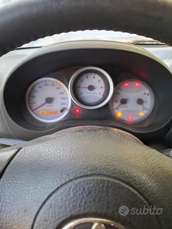 Usado Toyota RAV4 116 CV (85 kW) 2004 Negro Berlina