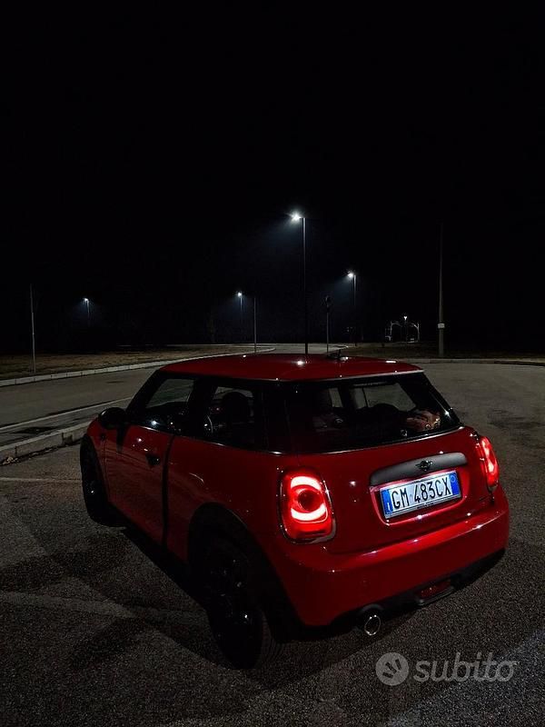 Usata Mini ONE 75 CV (55 kW) 2019 Rosso Utilitaria