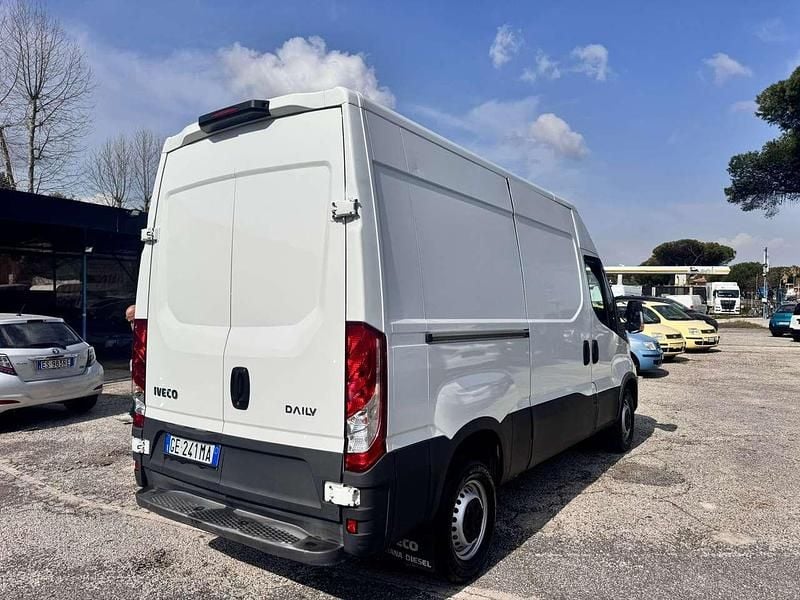 Usata Iveco Daily 116 CV (85 kW) 2021 Bianco Monovolume