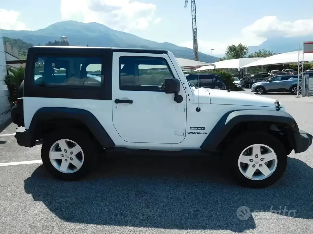 Usata Jeep Wrangler Sport 200 CV (147 kW) 2012 Bianco SUV