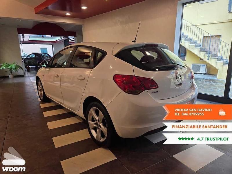 Usata Opel Astra 110 CV (80 kW) 2010 Bianco Berlina
