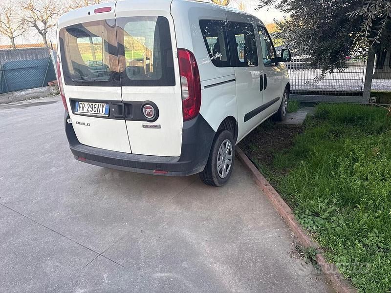 Usata Fiat Doblò Lounge 95 CV (69 kW) 2018 Bianco Monovolume