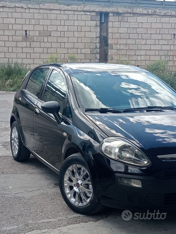 Nero Usata 2011 Fiat Punto Due volumi | 4200 € (Cara) - Immagine 1/4