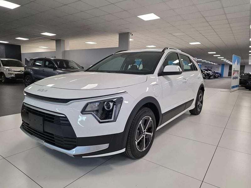 Uusi Kia Niro 2025 Valkoinen Katumaasturi