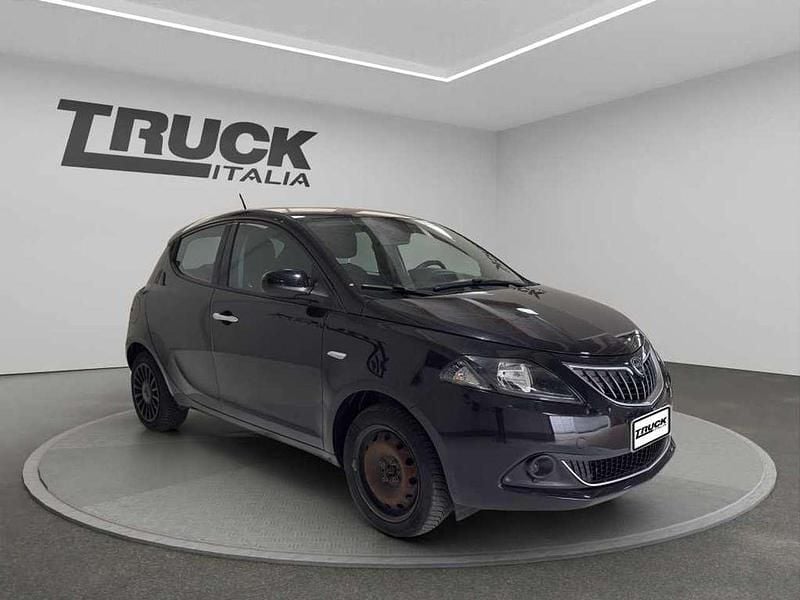 Usata Lancia Ypsilon Silver 69 CV (50 kW) 2022 Nero Utilitaria