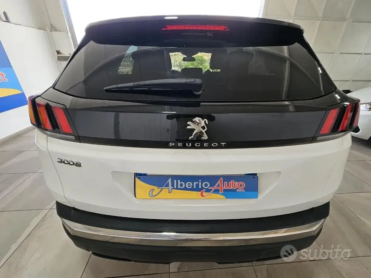 Usata Peugeot 3008 Allure 131 CV (96 kW) 2019 Bianco SUV